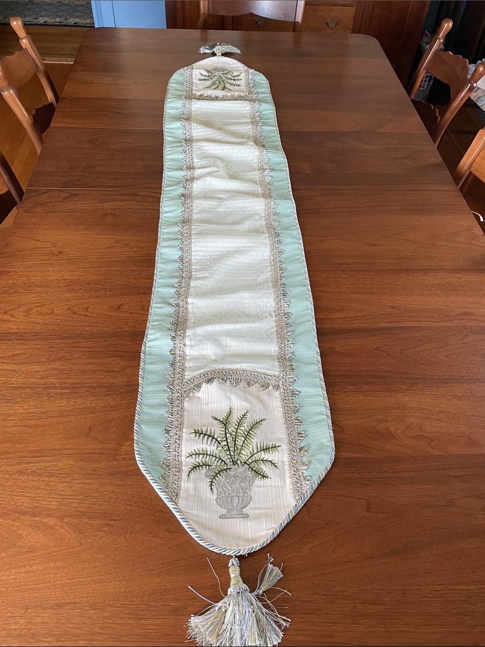 VINTAGE Elegant Sage Green Embroidered Table Runner Botanical Fern Urn Tassels